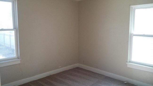 Building Photo - 720 5th St NE #1