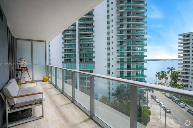 Building Photo - 1300 Brickell Bay Dr