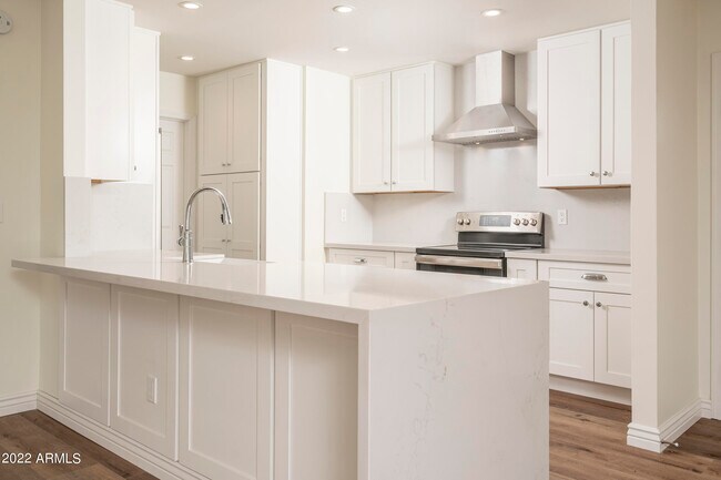 Building Photo - 6016 E Evans Dr