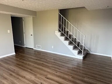 Building Photo - Duplex currently available in Westerville School District (Pointview ES, Genoa MS, Westerville Ce...