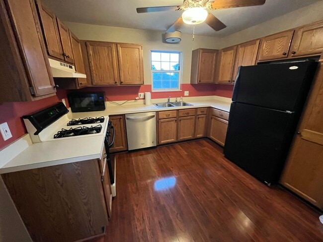 Building Photo - 3456 Burbank Dr