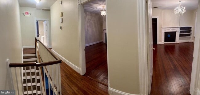 Building Photo - 606 Caroline St