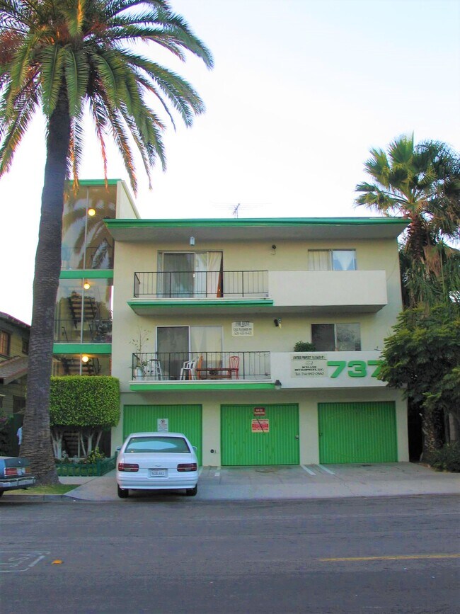 Building Photo - 737 E 5th St