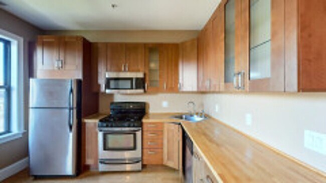 Building Photo - Renovated Bay Village  2 Bed on Cortes Street for September 1st