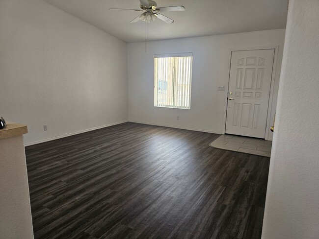 Building Photo - Unfurnished Long Term
