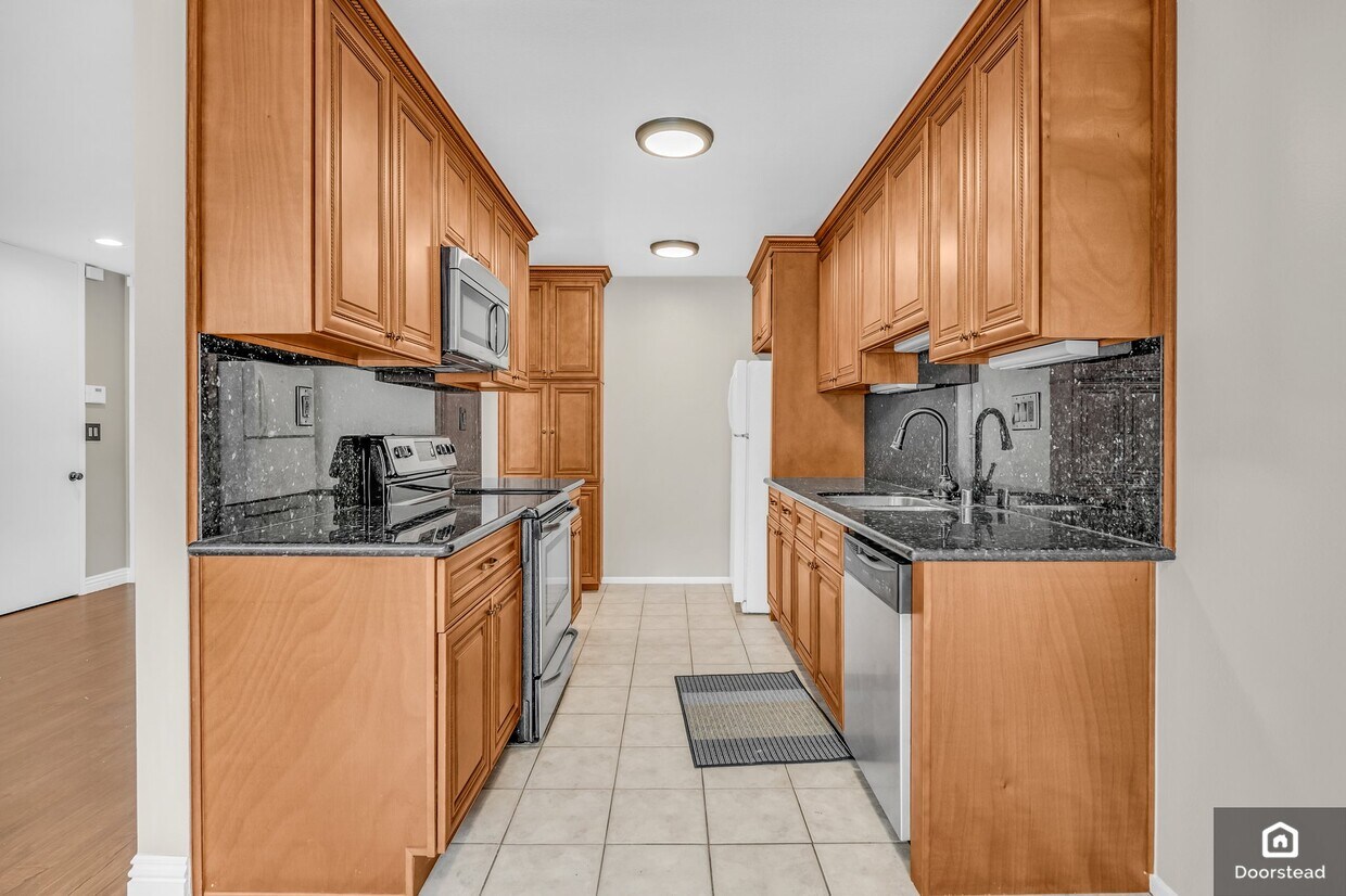 Primary Photo - 5900 Canterbury Dr
