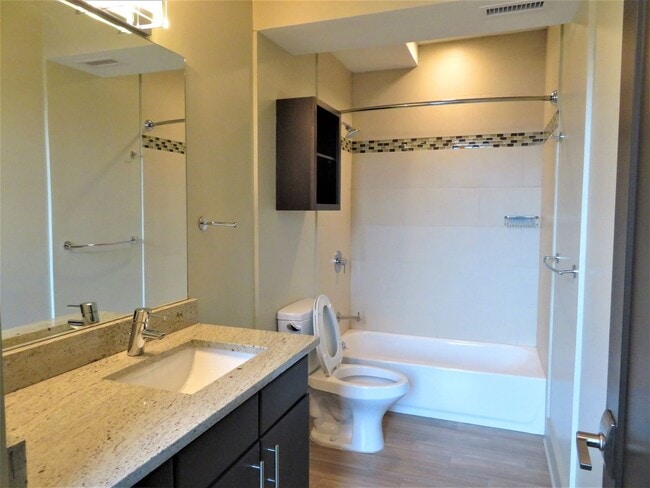 Building Photo - 603 W Main St
