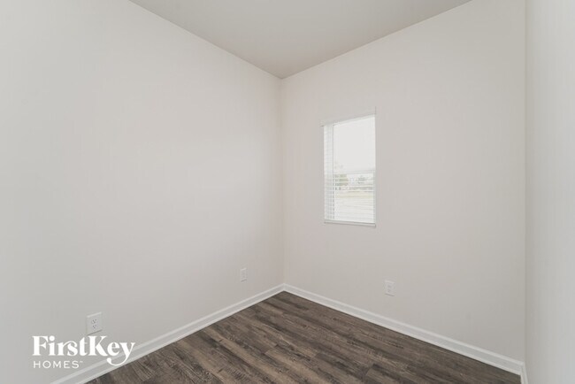 Building Photo - 10712 Rivergate Dr NW