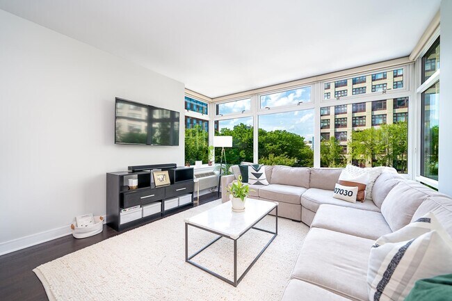 Foto del edificio - 1450 Washington St
