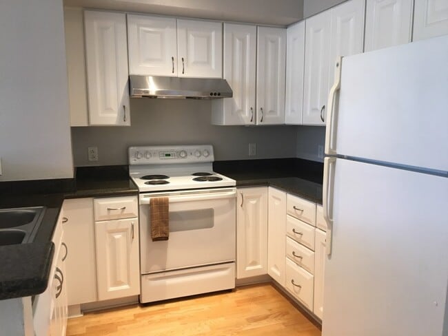 Large Kitchen - 8300 Oceanview Ter