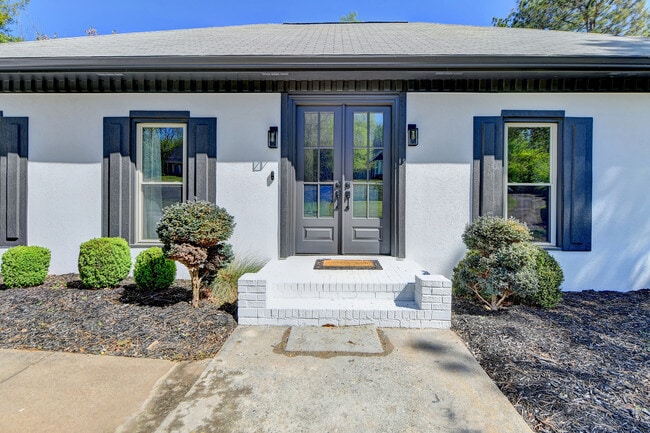 Foto del edificio - 770 Saddle Ridge Trce
