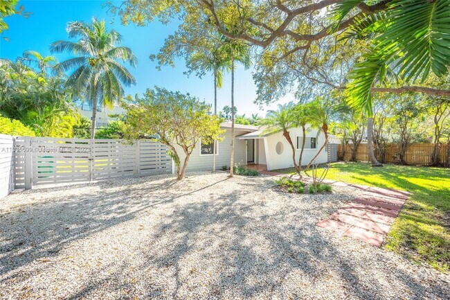 Foto del edificio - 595 Glenridge Rd