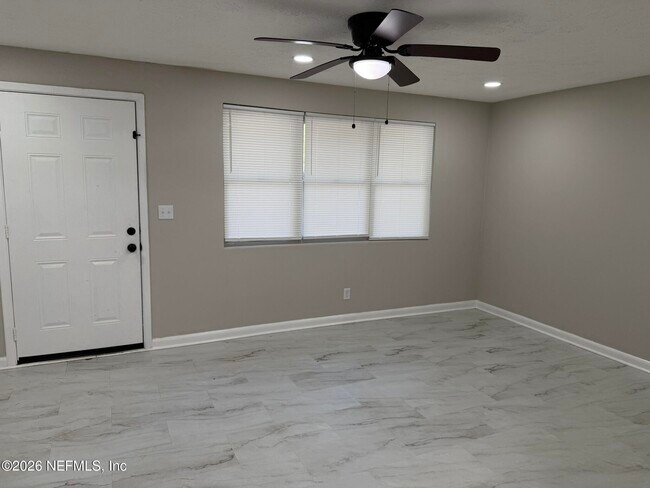 Foto del edificio - 85064 Radio Ave