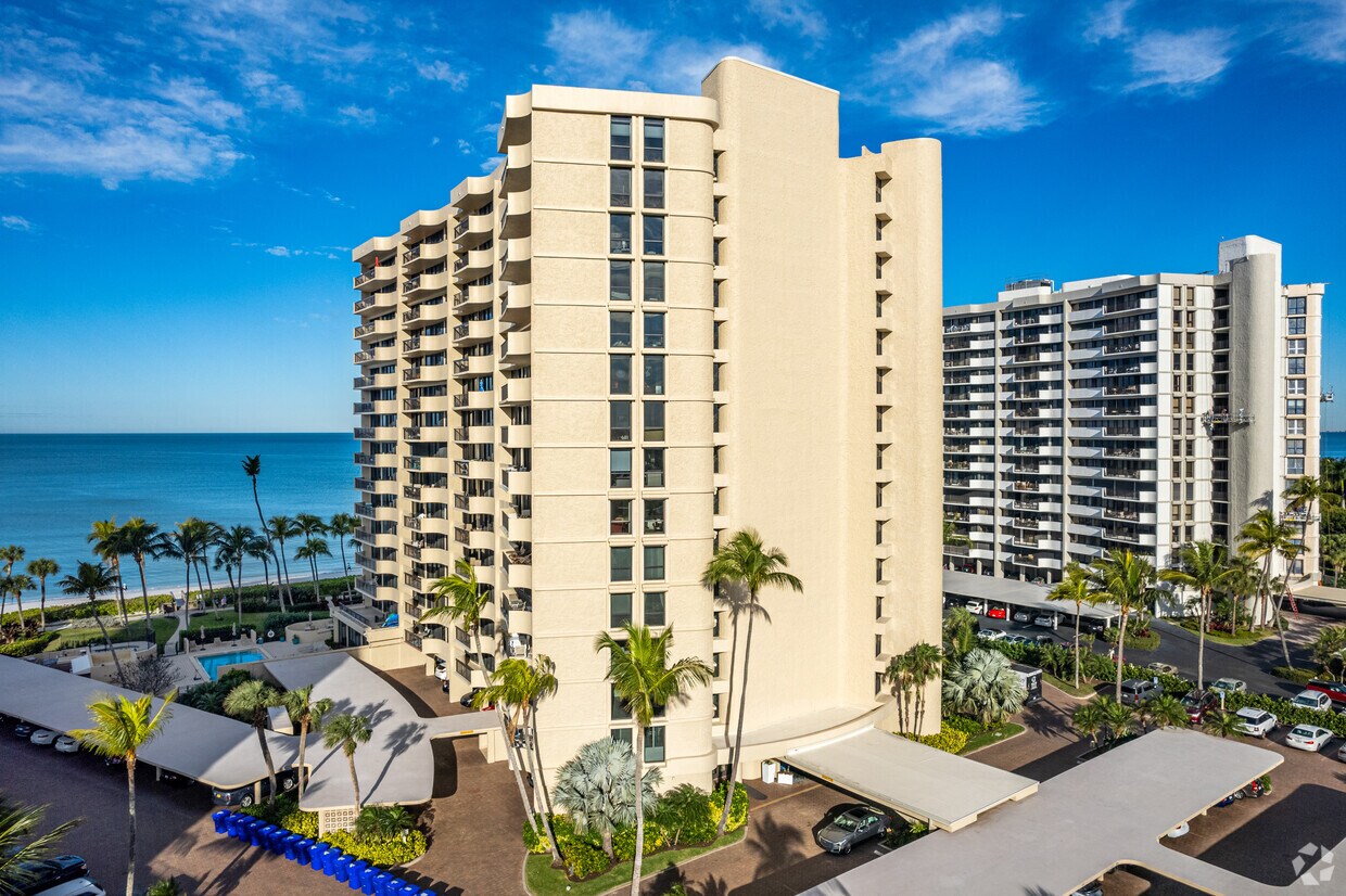 Surfsedge Park Shore Apartments in Naples, FL