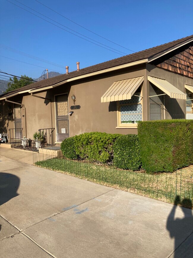 Foto del edificio - 1356 N Grand Oaks Ave