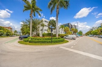 Building Photo - 10001 W Bay Harbor Dr
