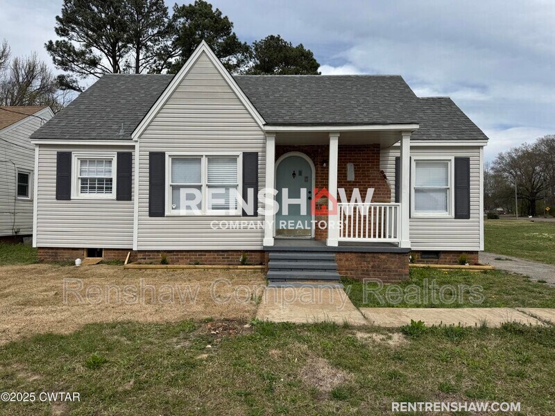 Primary Photo - 1163 Hollywood Dr