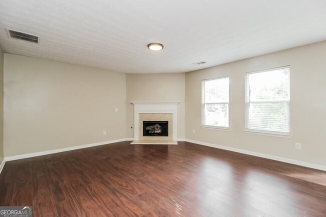 Foto del edificio - 9494 Lakeview Rd