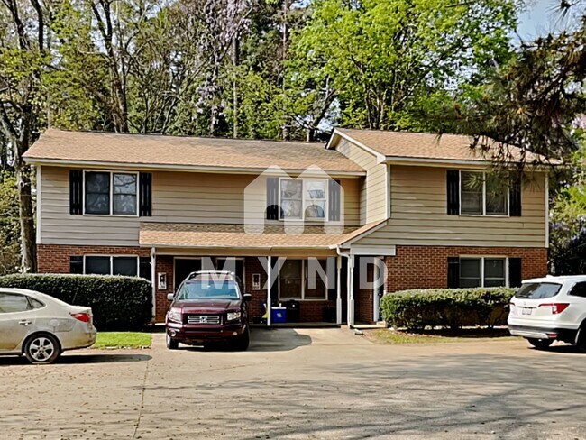Building Photo - 8719 Chapel Hill Rd