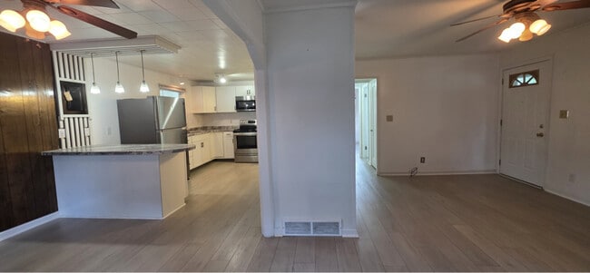 Building Photo - 5224 Woodbine Ave