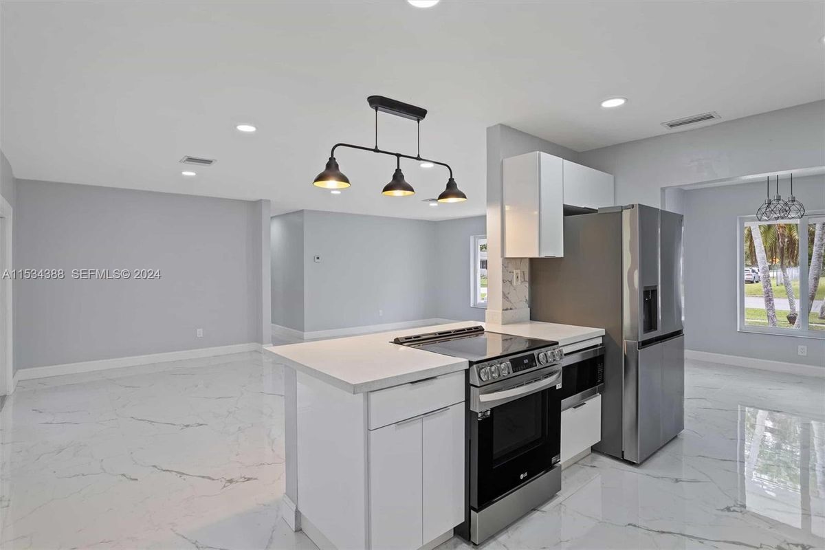 Building Photo - 11403 SW 107th Ave