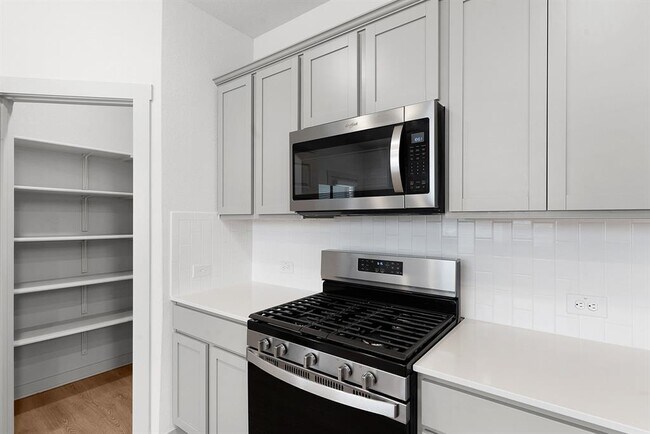Foto del edificio - 10933 Tildon Ave