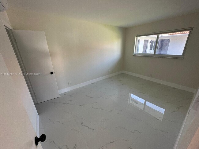 Building Photo - 1750 NE 56th Ct
