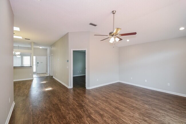 Building Photo - 3401 Millcrest Dr