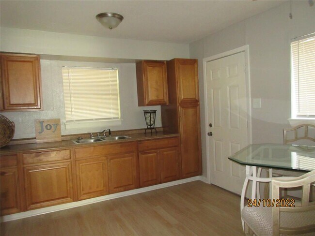 Foto del edificio - 7516 Lockwood Dr