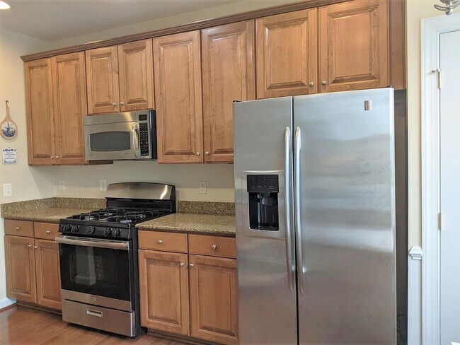 Building Photo - Beautiful and great location! Come see!