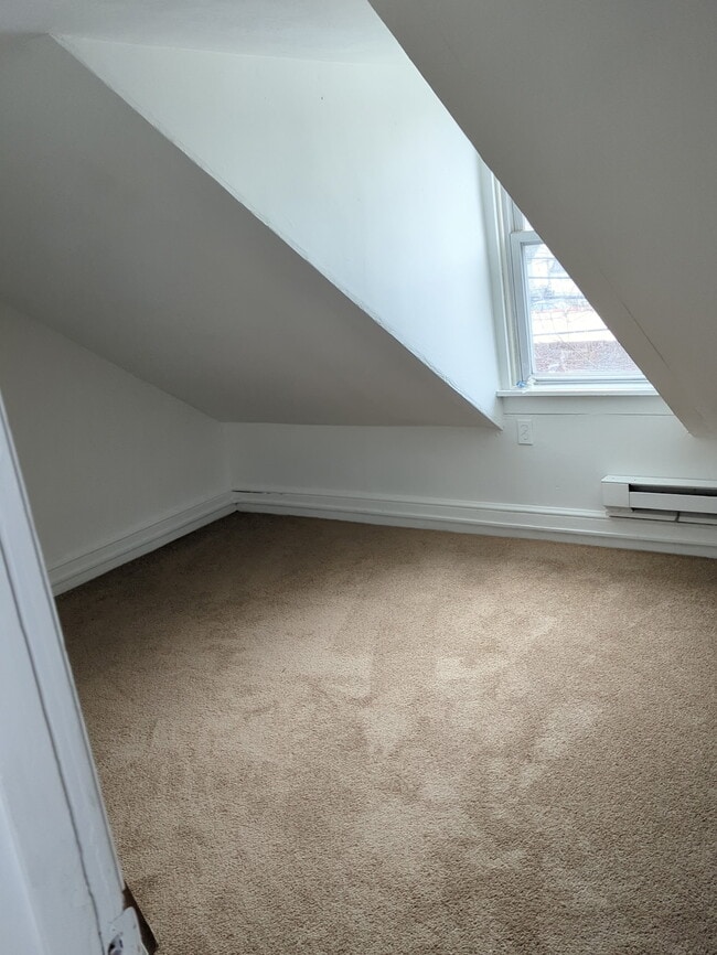 Building Photo - 605 Pond St