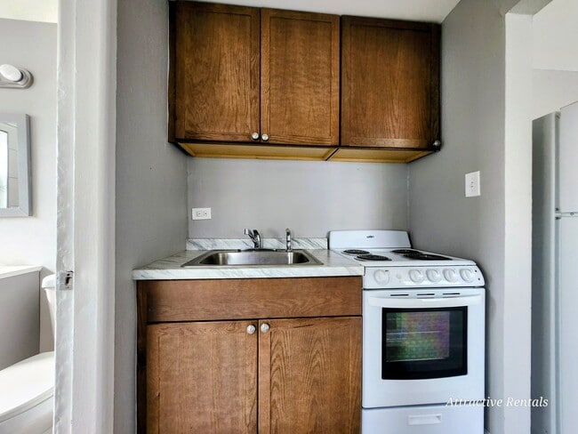 Building Photo - 2123 W 119th St