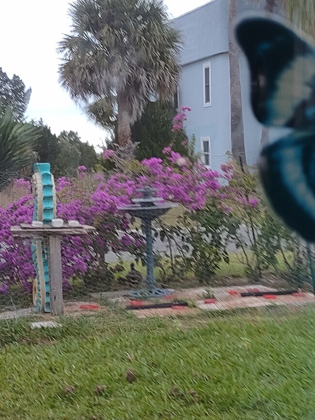 Foto del edificio - 3320 Gardenia Dr