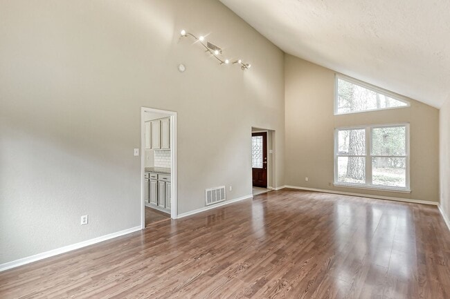 Building Photo - Great house in great neighborhood