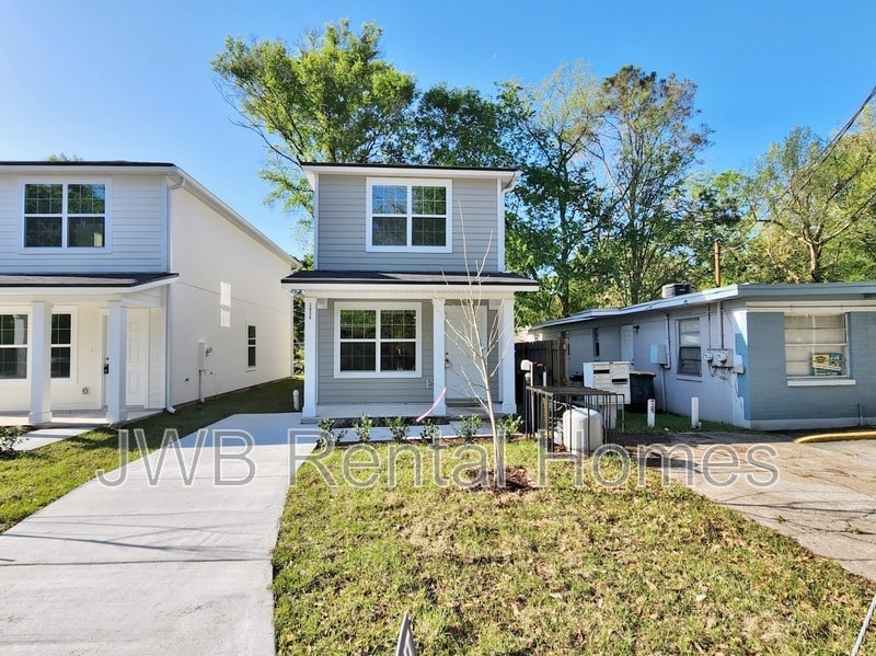 Foto principal - 2836 Cook St