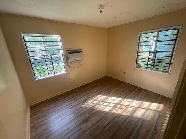 Foto del edificio - 723 Glenmont Dr