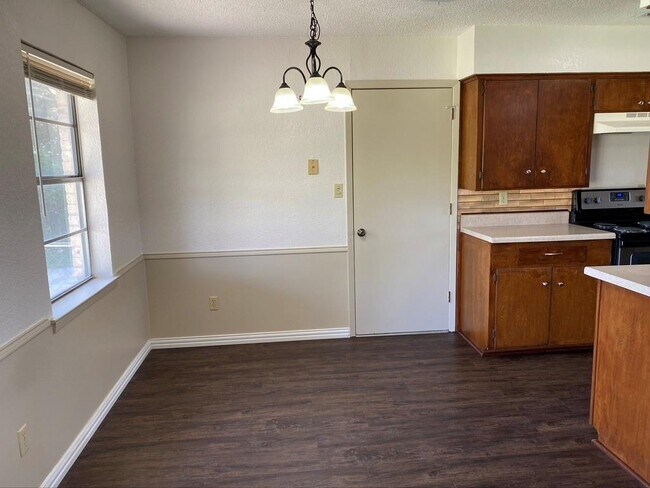 Building Photo - 718 Greencove Dr