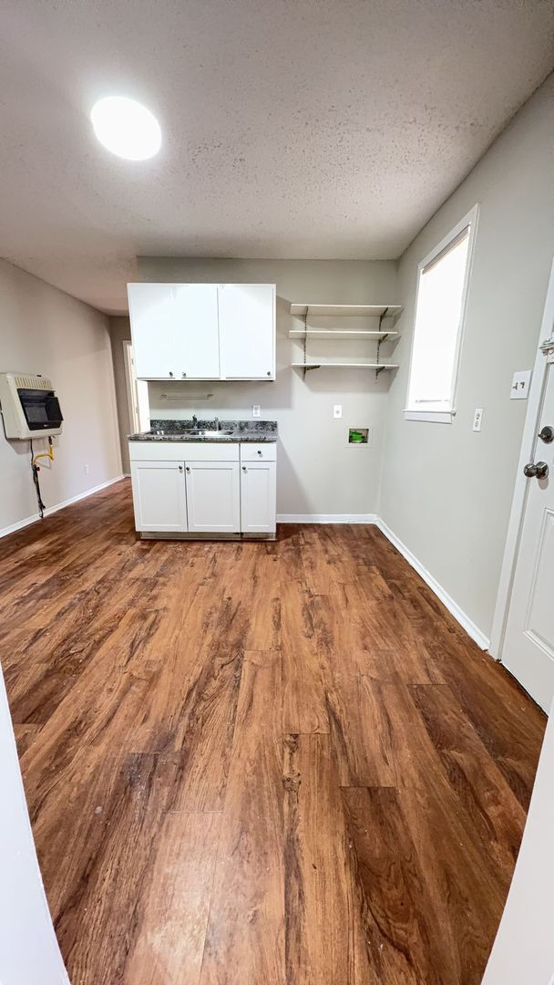 Foto del edificio - Charming 1 Bed / 1 Bath Home – Open To Section 8