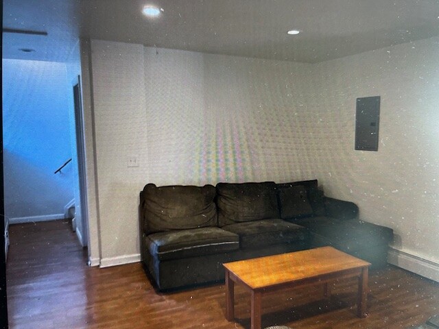 Building Photo - 1130 S Forest Ave