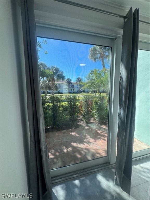 Building Photo - 637 12th Ave S