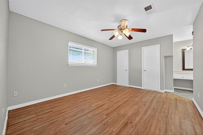 Building Photo - 5834 Fallengate Dr