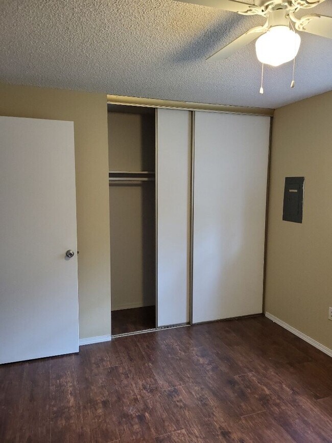 Foto del edificio - Charming Two Bedroom  Close to Downtown Vancouver !!