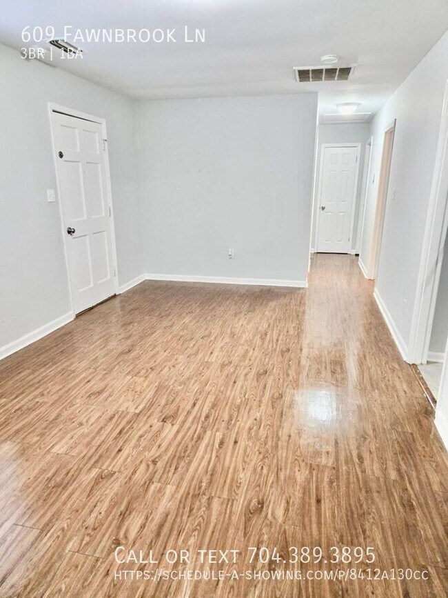 Foto del edificio - 609 Fawnbrook Ln