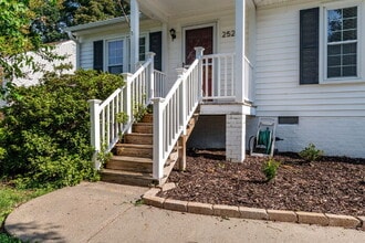 Building Photo - 2520 Hickory Knoll Ln