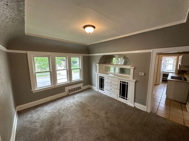 Building Photo - 3 Bedroom Single Family
