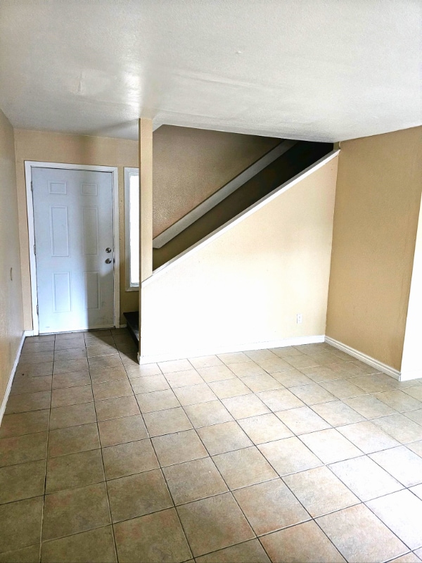 Building Photo - 2505 S Parkwood Dr