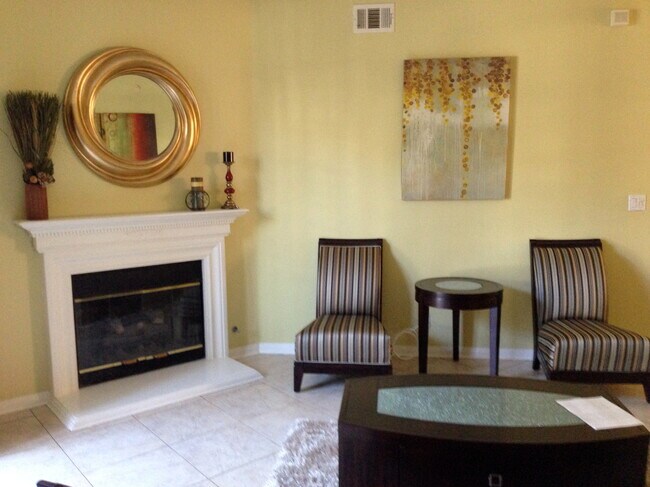 LIVINGROOM - 1250 Midvale Ave