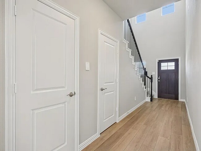 Foto del edificio - 709 Leavenworth Dr