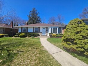 Building Photo - 102 Birchwood Park Dr