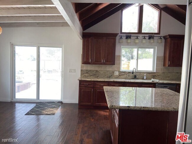 Building Photo - 3 br, 2.5 bath House - 3598 Mountain View Ave